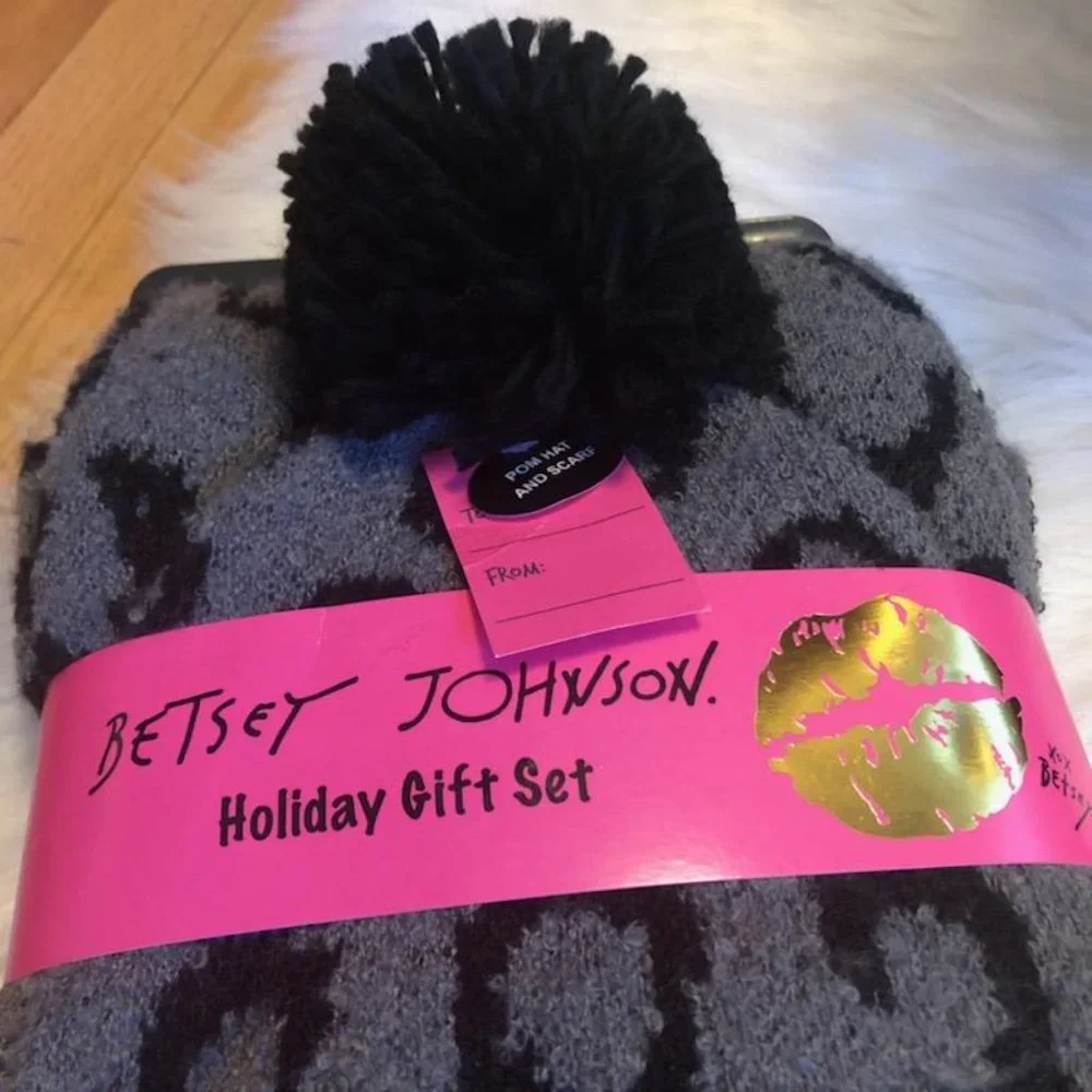 Betsey Johnson Hat & Scarf Holiday Gift Set